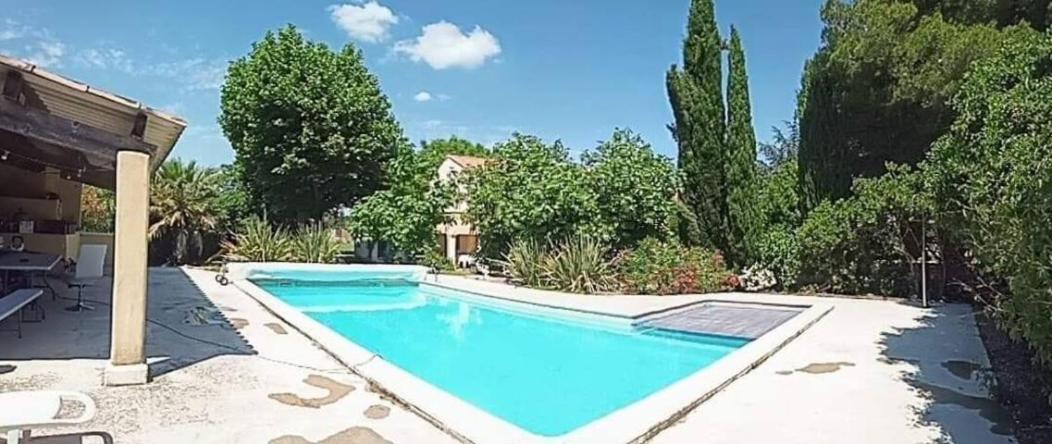 Offrez-Vous Un Sejour Dans Notre Gite A Entressen Une Grande Piscine Pour Se Rafraichir ,Un Espace De Jeux Pour Enfants Pour Des Heures De Divertissement Un Terrain De Petanque Pour Des Parties Endiablees 외부 사진