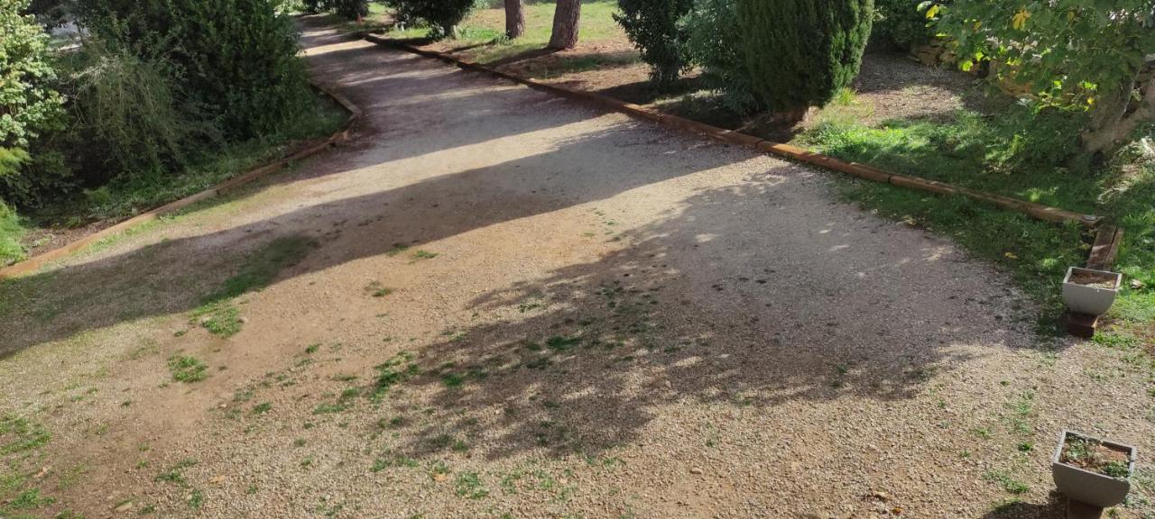 Offrez-Vous Un Sejour Dans Notre Gite A Entressen Une Grande Piscine Pour Se Rafraichir ,Un Espace De Jeux Pour Enfants Pour Des Heures De Divertissement Un Terrain De Petanque Pour Des Parties Endiablees 외부 사진